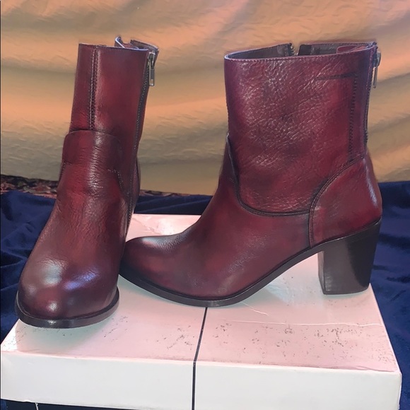 Dolce vita eggplant colored booties - Picture 1 of 2